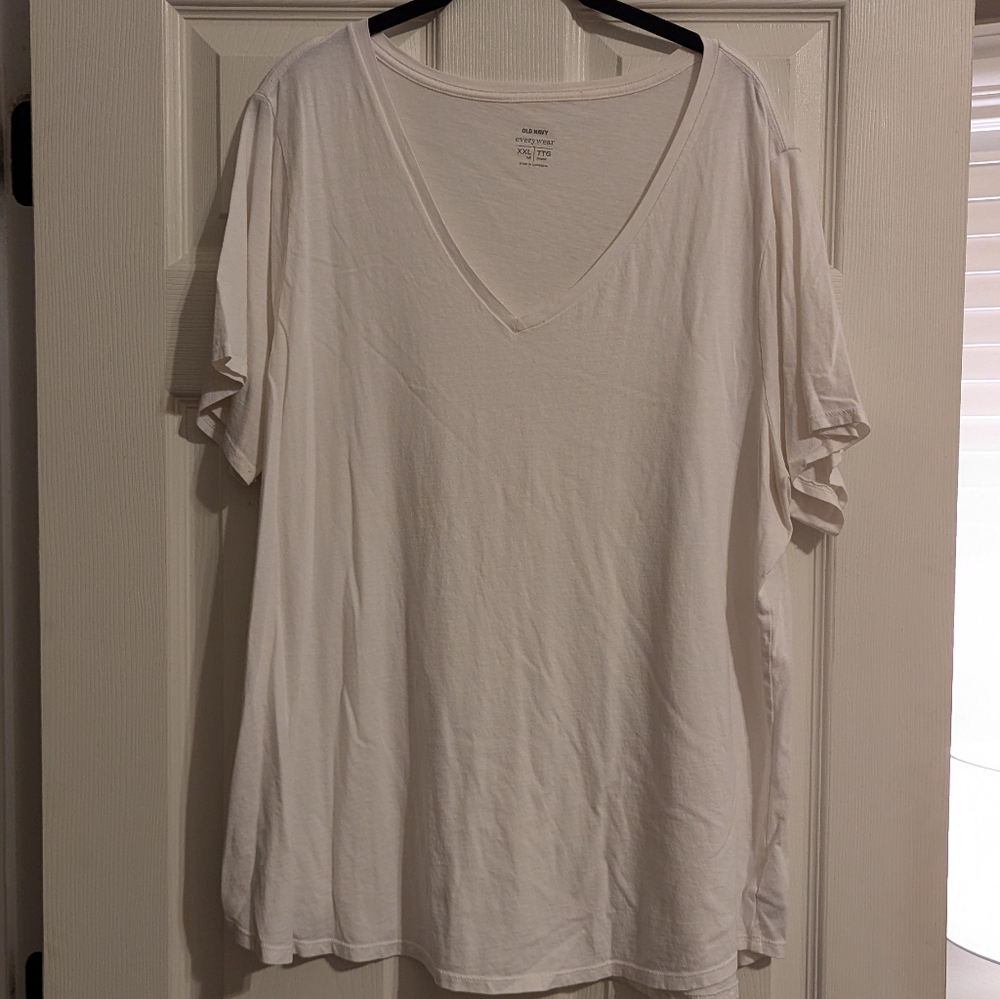 Old Navy White V Neck Tee size XXL Tall
